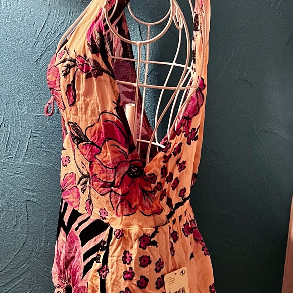 Free People NWT FLOWY TOP Size large - Picture 9 of 12